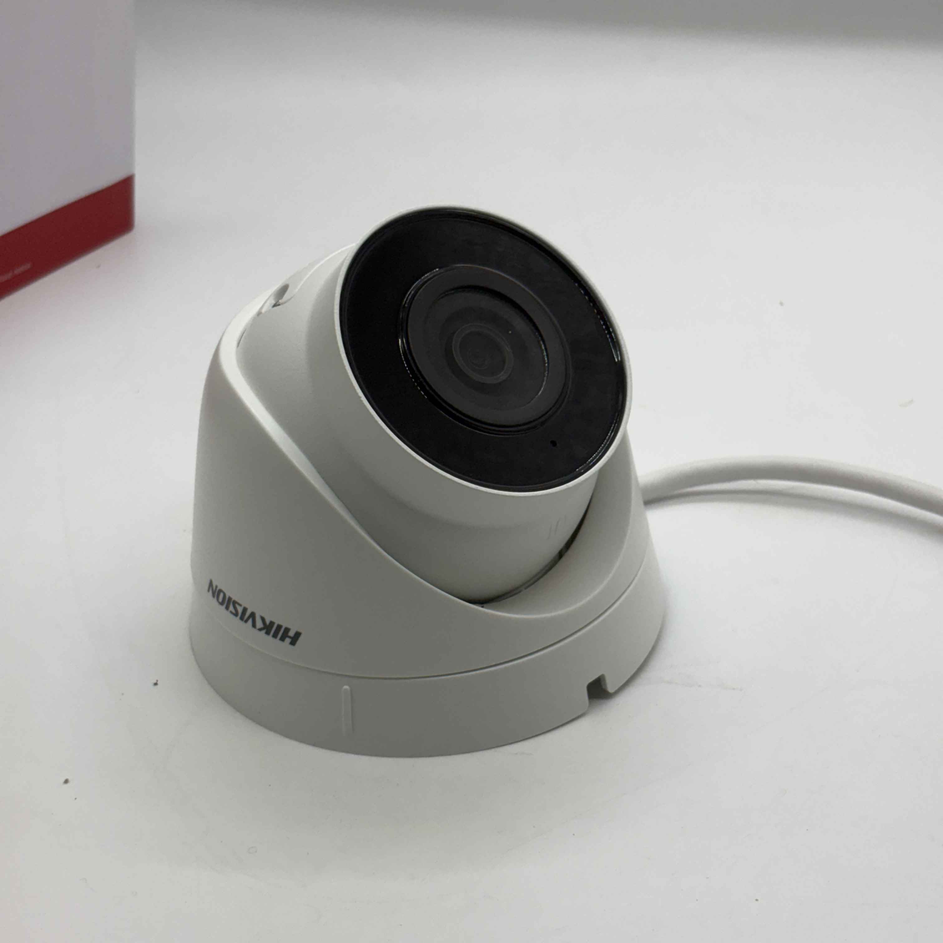 Hikvision DS-2CD1343G2-IUF 4MP - Home Security Hikvision 评论和价格